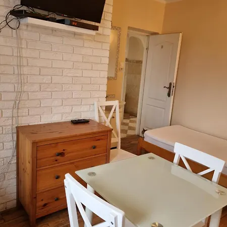 Hostel Rumiankowy Airport