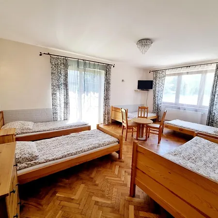 Rumiankowy Airport Hostel *