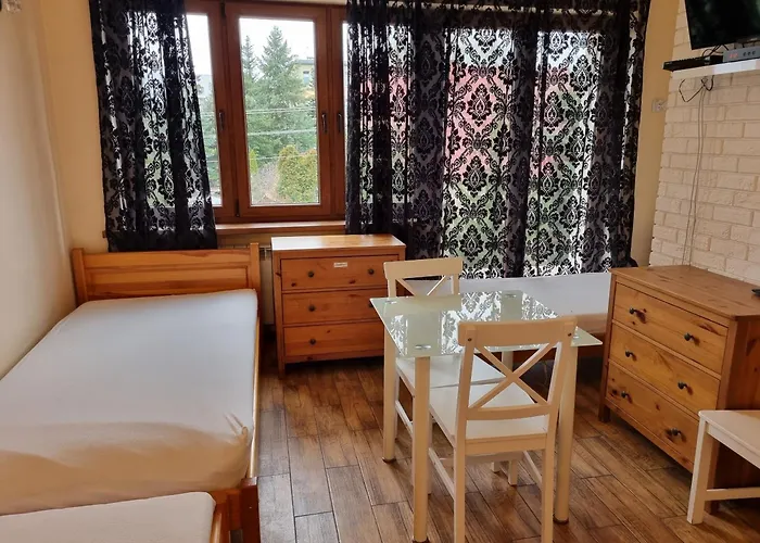 Hostel Rumiankowy Airport *