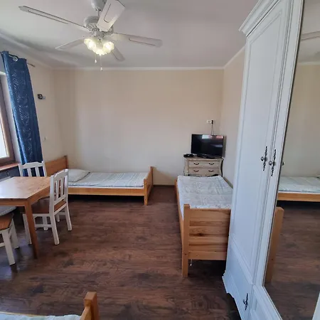 Hostel Rumiankowy Airport *