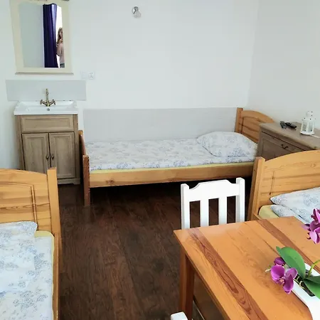 Hostel Rumiankowy Airport *