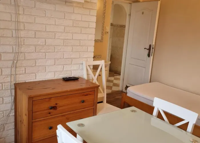 Hostel Rumiankowy Airport