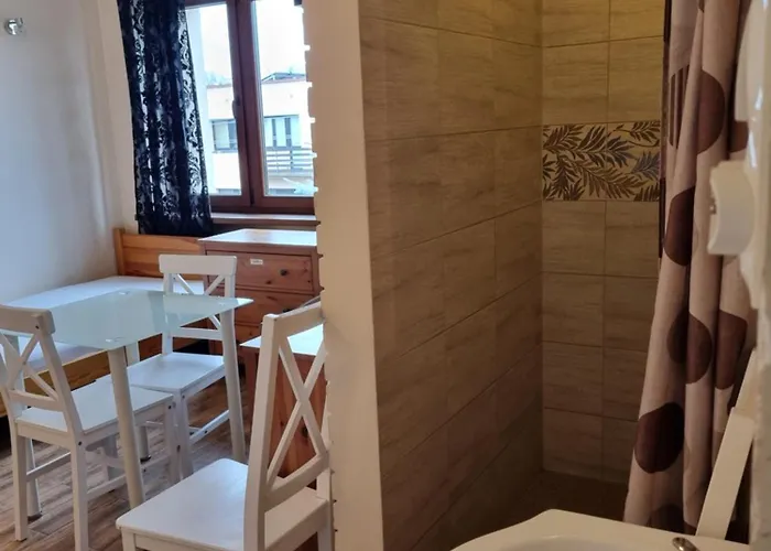 Hostel Rumiankowy Airport *