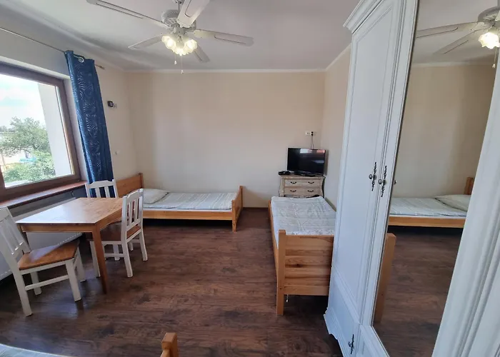 Hostel Rumiankowy Airport *