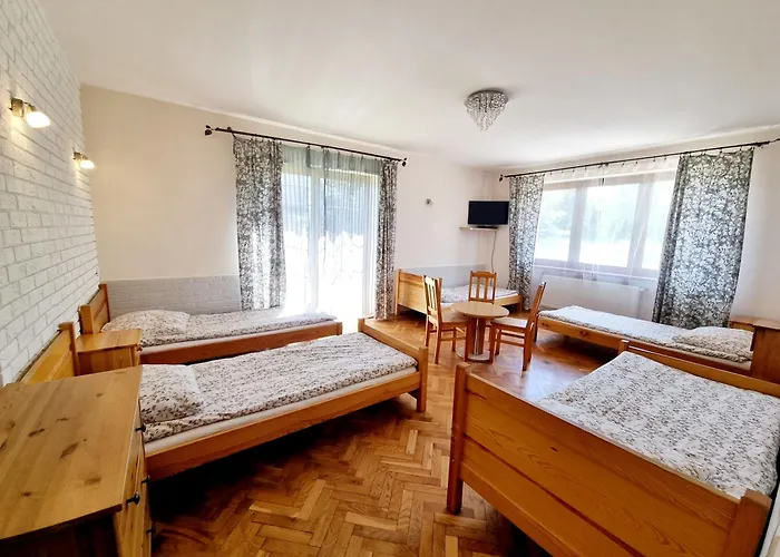 Rumiankowy Airport Hostel *